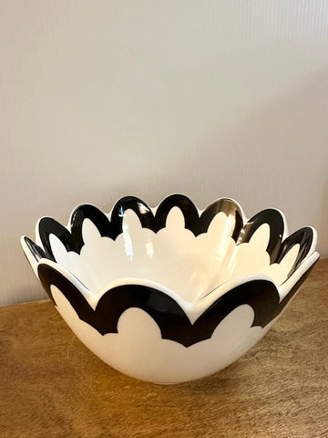 Arabesque Scallop 9" Bowl ( Black ) ( NOT SHIPPABLE )