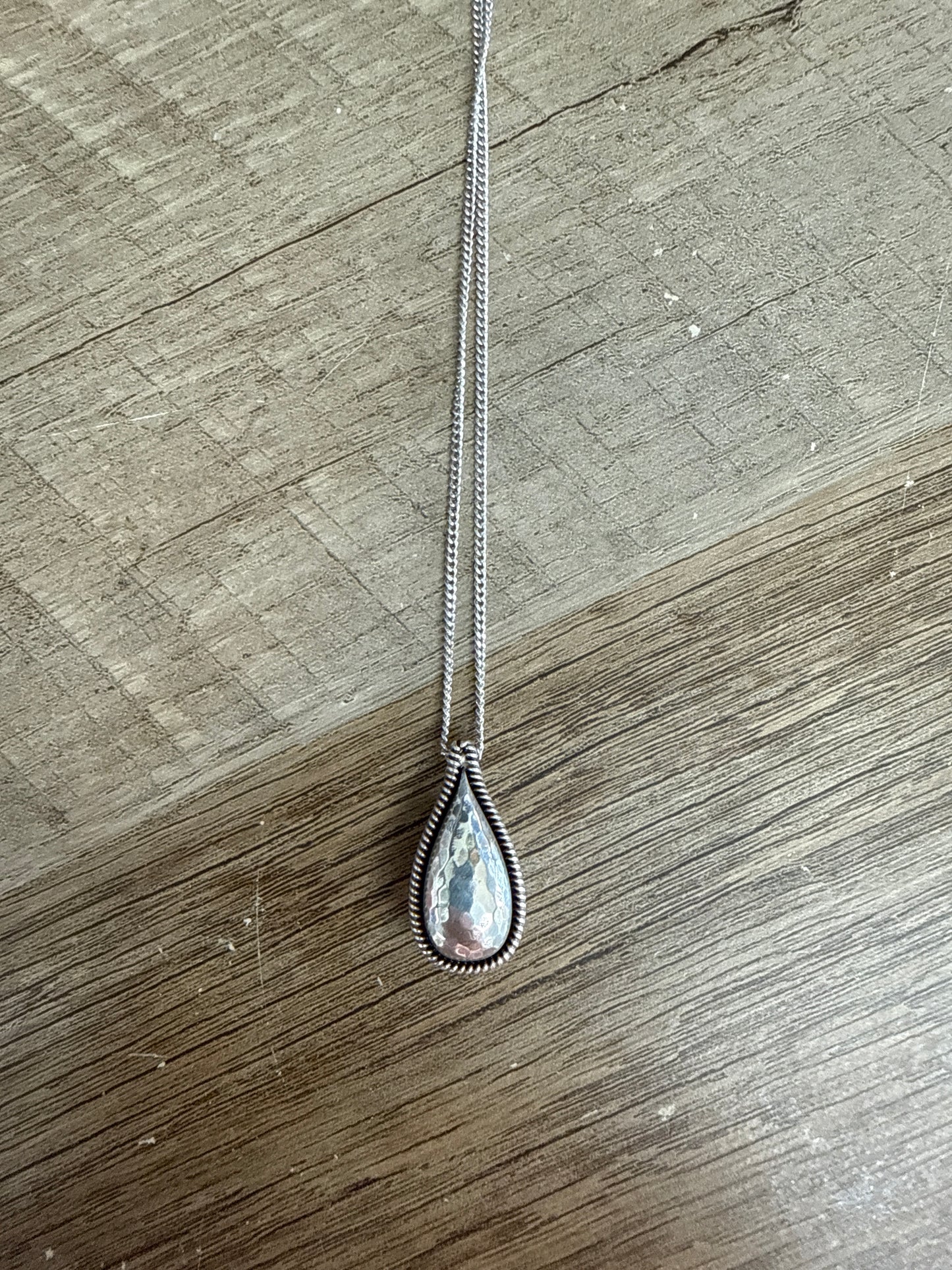 Ferrara Lacrima Necklace JM0184