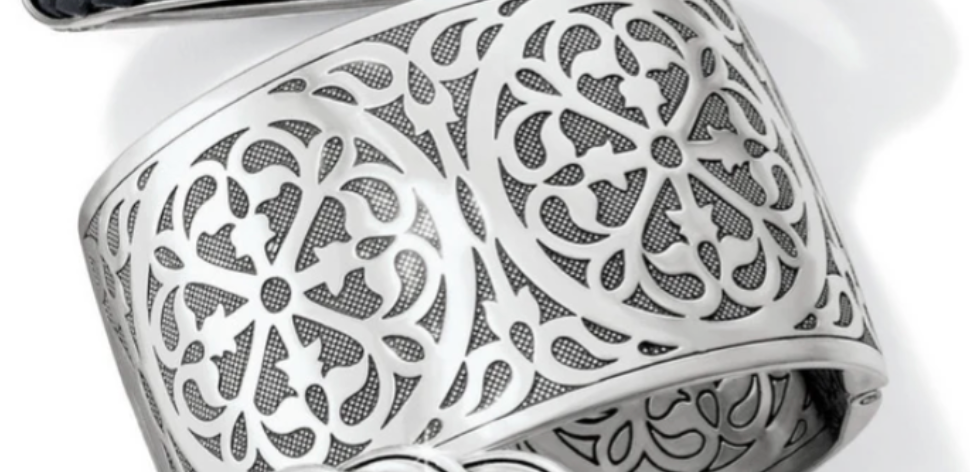 Ferrara Hinged Bangle. JB9620